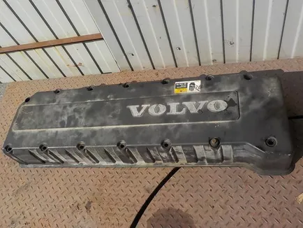 3964840 VOLVO Клапанная крышка