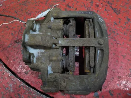 7485003916 RENAULT Суппорт передний, Отсутствует