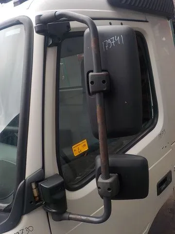 21334833 VOLVO Зеркало левое, Отсутствует