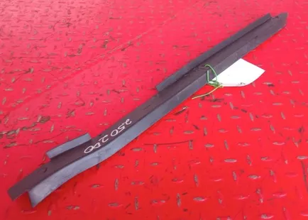 9436920101 MERCEDES Накладка стойки