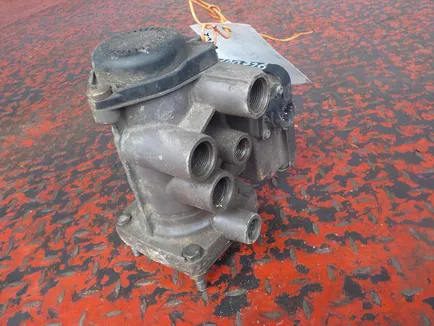 20456402 VOLVO Кран управления тормозами прицепа