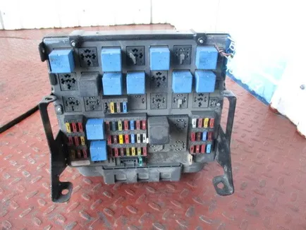 5010466930 RENAULT Блок предохранителей, Отсутствует