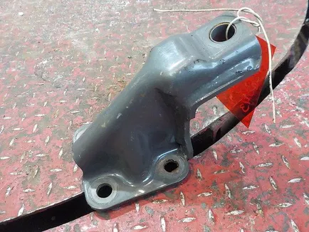 9702400105 MERCEDES Кронштейн КПП