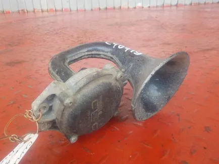 7421701326 RENAULT Сигнал звуковой, Отсутствует