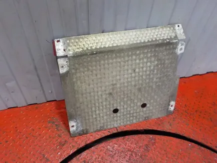 9304924730 MERCEDES Защита глушителя