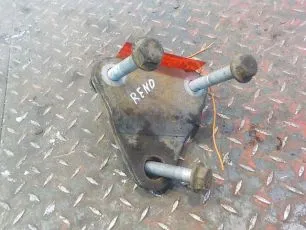 5010316978 RENAULT Кронштейн цилиндра подъёма кабины