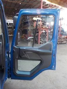 85112764 VOLVO Дверь правая