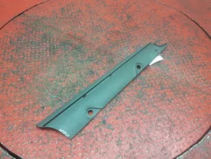 5010290424 RENAULT Накладка лобового стекла