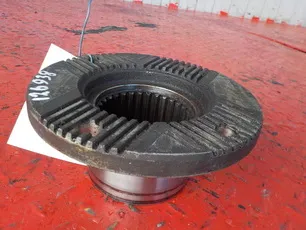 3892620445 MERCEDES Фланец КПП