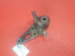 7420592645 RENAULT Кронштейн передней рессоры левый