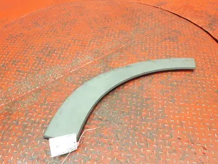 9436600401 MERCEDES Накладка корпуса подножки