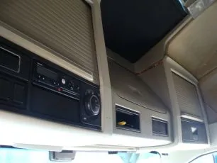 82857970 VOLVO Бардачок