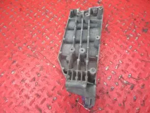 82412711 VOLVO Кронштейн подножки нижней правой