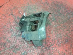5001858405 RENAULT Суппорт правый
