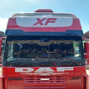 1284621 DAF Стекло лобовое