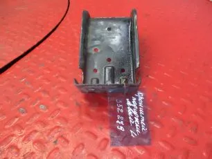82174599 VOLVO Кронштейн подножки