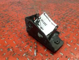 9606601815 MERCEDES Кронштейн подножки