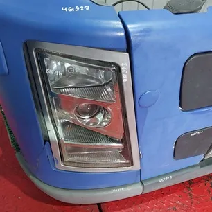 20467371 VOLVO Накладка фары правая