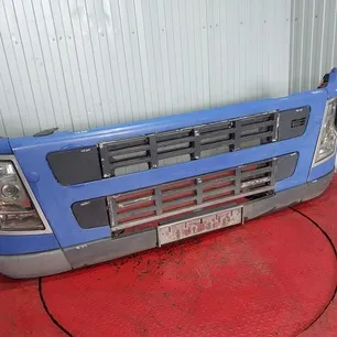 20516775 VOLVO Решетка радиатора