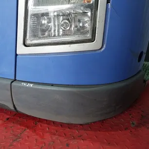 20529741 VOLVO Угол бампера левый