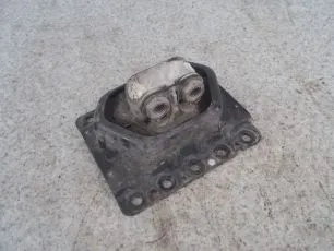 7420499469 RENAULT Подушка двигателя
