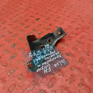 82817365 VOLVO Кронштейн решетки радиатора правый