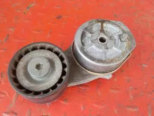 7421819687 RENAULT Натяжитель ремня