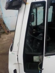 504080385 IVECO Стекло двери левое форточка