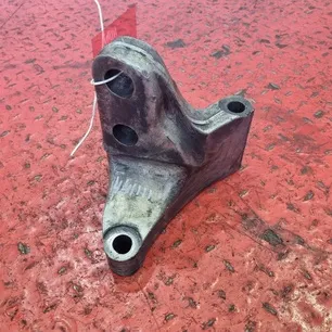 7421176290 RENAULT Опора двигателя