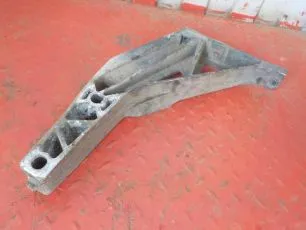 9436660978 MERCEDES Кронштейн подножки нижней правой