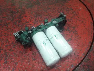 21394576 VOLVO Кронштейн масляного фильтра