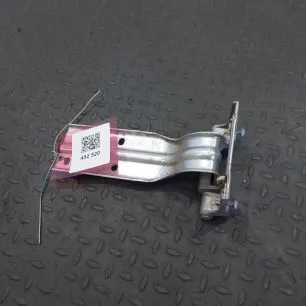 9607501351 MERCEDES Петля бардачка