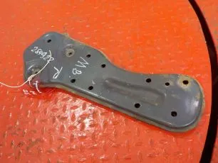 9436600531 MERCEDES Кронштейн подножки нижней правой