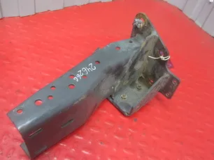 9405200733 MERCEDES Кронштейн подножки верхней правой