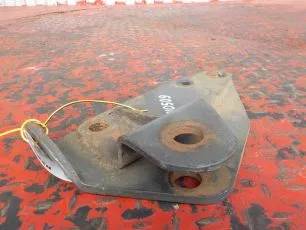 9735501138 MERCEDES Кронштейн цилиндра подъёма кабины