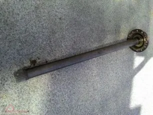 1524032 VOLVO Полуось левая