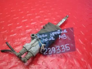 3284530 MERCEDES Кран уровня пола