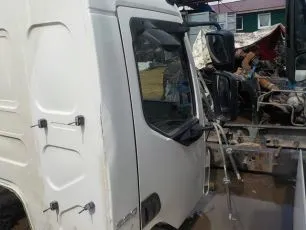 85112764 VOLVO Дверь правая