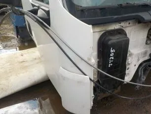 20748403 VOLVO Дефлектор кабины правый