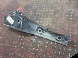 9436600214 MERCEDES Кронштейн подножки