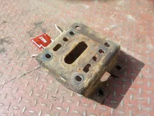 5010230912 RENAULT Опора кронштейна крыла