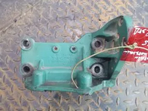20764195 VOLVO Кронштейн ролика натяжителя