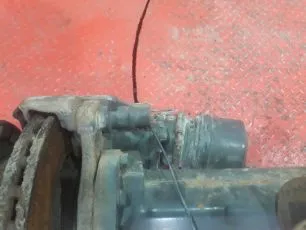 44207183 MERCEDES Суппорт передний левый