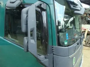 82943356 VOLVO Зеркало правое