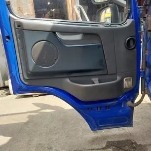 21340030 VOLVO Обшивка двери