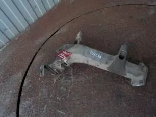 5010304722 RENAULT Кронштейн бампера левый