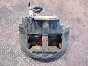 5010393685 RENAULT Суппорт передний правый