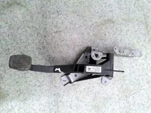 1553972 FORD Педаль сцепления
