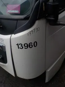 21169989 VOLVO Дефлектор кабины левый