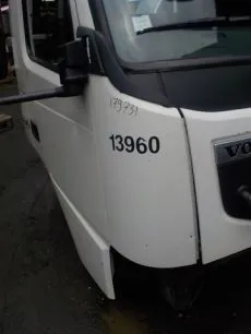 21169991 VOLVO Дефлектор кабины правый